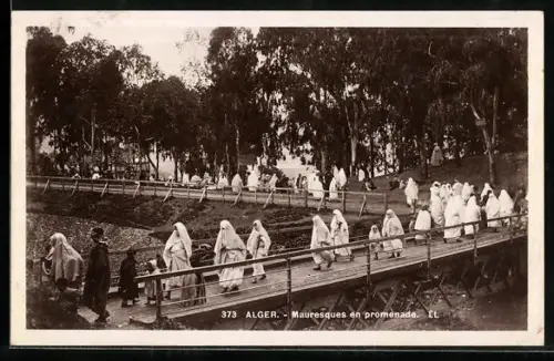 AK Alger, Mauresques en promenade