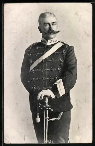 AK Österreichischer Soldat mit Riesenschnauzbart, Degen und Portepetee