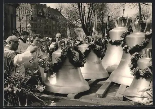 AK Augsburg, Osterglocken, geweiht 1966 in St. Maximilian durch H. H. Generalvikar Monsignore Achter
