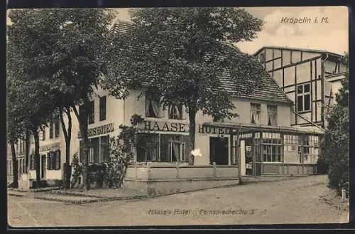 AK Kröpelin i. M., Haase`s Hotel an einer Strassenecke