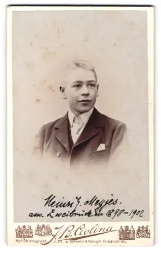 Fotografie J. B. Ciolina, Frankfurt am Main, Opernplatz 2a, Henirich im Anzug im Porträt