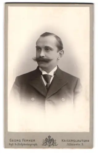Fotografie Georg Ferner, Kaiserslautern, Alleestrasse 3, Richard Sasse im Porträt 1903