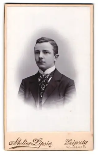 Fotografie Atelier Lipsia, Leipzig, Thomasring 15, Porträt eines jungen Mannes