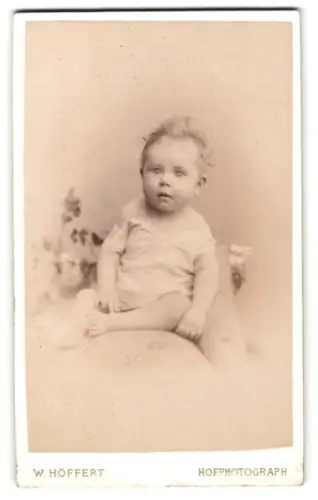 Fotografie W. Höffert, Berlin, Unter den Linden 24, Johanna Deutschmann als kleines Kind 1896