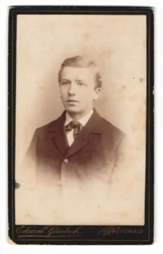 Fotografie Eduard Glaubach, Greifswald, Lange Strasse. 4, Porträt eines jungen Mannes