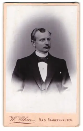 Fotografie W. Ohm, Bad Frankenhausen, Schützenpromenade, Porträt eines eleganten Herrn