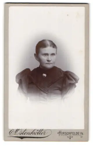 Fotografie E. Ostenkötter, Hirschfelde i. S., Clara Schlegen geb. Grüner im Porträt