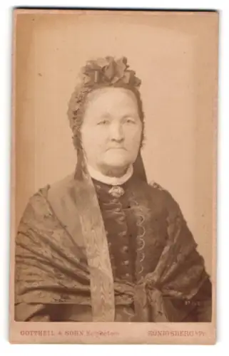 Fotografie Gottheil & Sohn, Königsberg, Münzstrasse 6, Johanne Meier, geb. Hellwig im Porträt