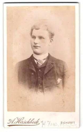 Fotografie A. Hirschbeck, Eichstätt, Ostenvorstadt 26, Porträt eines jungen Mannes 1892