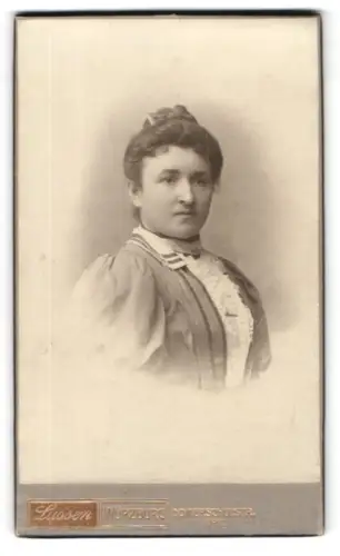 Fotografie Lassen, Würzburg, Domerschulstrasse 1, Anna Hofmann im Porträt