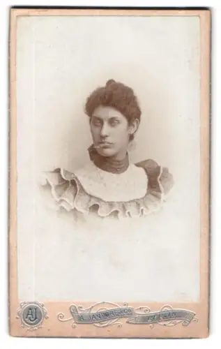 Fotografie A. Jandorf & Co., Berlin, Belle-Alliance-Str. 1, Lucie im Porträt 1898