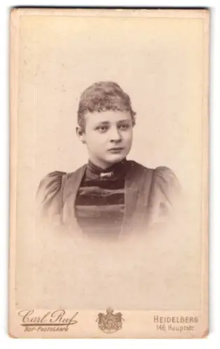 Fotografie Carl Ruf, Heidelberg, Hauptstrasse 146, Clara im Porträt