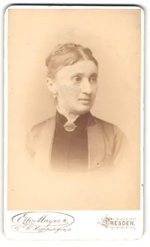 Fotografie Otto Mayer, Dresden, Prager Strasse 31, Auguste Barth im Porträt