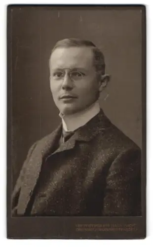 Fotografie Hahn Nachf., Dresden, Ferdinandstr. 11, Reinhold Meyer mit Brille 1906
