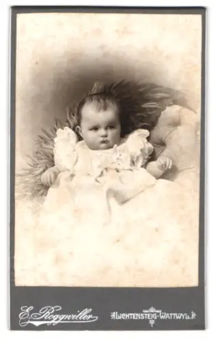 Fotografie E. Roggwiller, Lichtensteig-Wattwyl, Ein Porträt eines Kindes