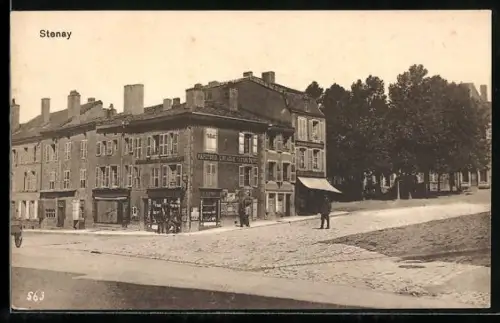 AK Stenay, Vue de la place centrale avec bâtiments et arbres