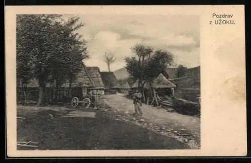 AK Uzok, Strassenpartie mit strohgedeckten Häusern