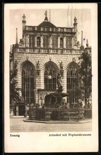 AK Danzig-Gdansk, Artushof mit Neptunsbrunnen
