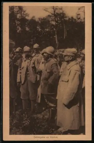 Foto-AK Kriegsgefangene, POW's in einem Gefangenenlager