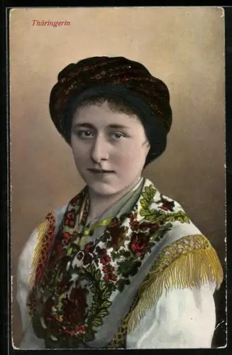 AK Thüringerin in Tracht mit Kopfbedeckung