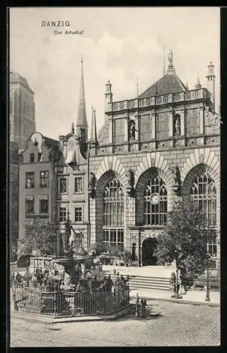 AK Danzig, Artushof mit Brunnen