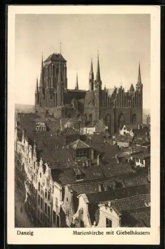 AK Danzig / Gdansk, Marienkirche mit Giebelhäusern