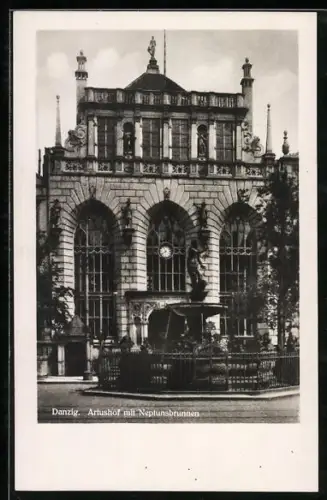 AK Danzig-Gdansk, Artushof mit Neptunsbrunnen