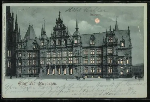 AK Wiesbaden, Rathaus mit leuchtenden Fenstern und leuchtendem Mond, Halt gegen das Licht