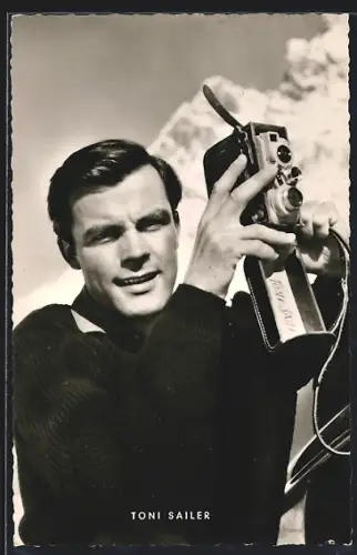 AK Schauspieler Toni Sailer mit Kamera