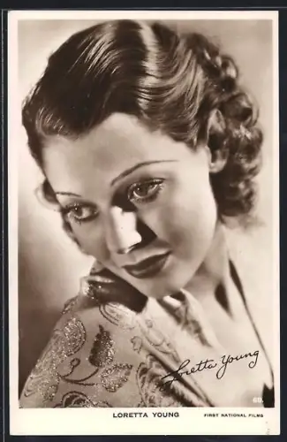 AK Schauspielerin Loretta Young mit Hochsteckfrisur