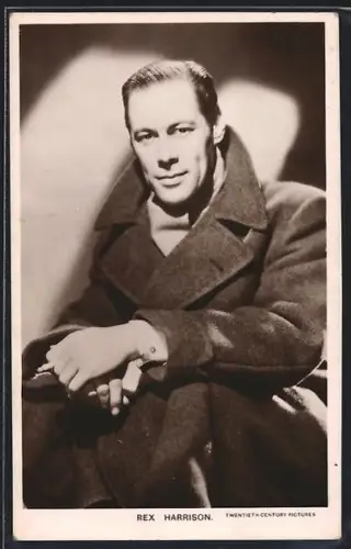 AK Schauspieler Rex Harrison im Mantel