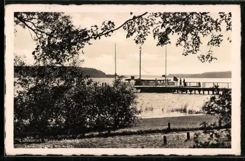 AK Waren /Müritz, Landungssteg am Kietz, Blick durch Bäume