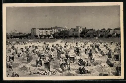 AK Warnemünde, Strand mit Strandkörben und Promenade