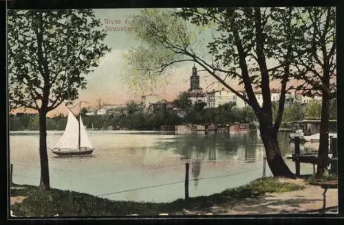 AK Strausberg, Blick auf See und Stadt mit Kirche