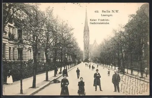 AK Berlin-Tiergarten, Lessingstrasse mit Kaiser Friedrich-Gedächtniskirche, Schutzmann