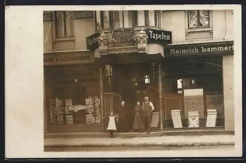 Foto-AK Ratingen, Geschäft Heinrich Lammert Tapeten, Bahnstrasse 8, jetzt 16, daneben Schaufenster m. Ansichtskarten