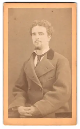 Fotografie unbekannter Fotograf und Ort, Porträt eines Mannes mit Bart