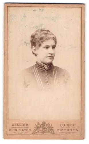 Fotografie Otto Mayer, Dresden, Pragerstrasse 31, Porträt einer jungen Dame