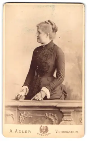 Fotografie A. Adler, Dresden, Victoriastrasse 21, Emmie Clara Arnfeld, geb. Barth