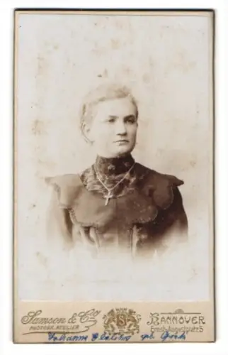 Fotografie Samson & Co, Hannover, Ernst-August-Platz 5, Johanne im Porträt