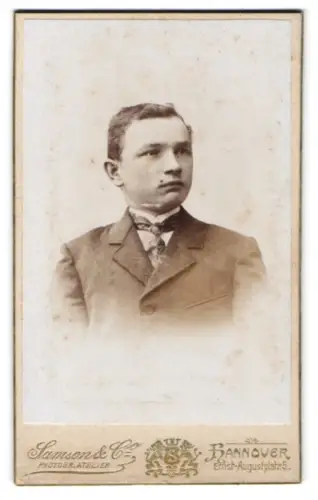 Fotografie Samson & Co., Hannover, Ernst-Augustplatz 5, Bernhard Plate im Porträt
