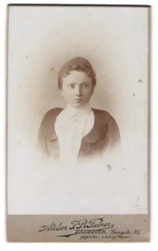 Fotografie J.B. Feitner, Hannover, Georgstrasse 25, Portrait einer jungen Dame