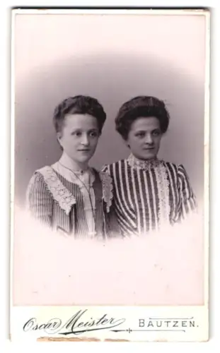Fotografie Oscar Meister, Bautzen, Seminarstrasse 6, Zwei Schwestern zusammen im Porträt