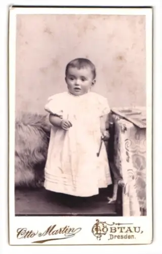 Fotografie Otto Martin, Dresden-Löbtau, Reisewitzerstr. 18, Else als Kleinkind in weissem Kleid