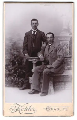 Fotografie F. Köhler, Graslitz, Lotteriegasse, Brüder Eugen und Wilhelm Müller