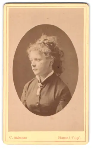 Fotografie C. Axtmann, Plauen i. Voigtl., Oberer Graben 3, Porträt einer eleganten Frau