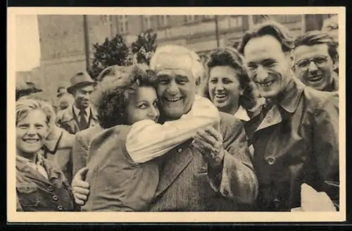 AK Wilhelm Pieck verabschiedet FDJler nach den Weltjugendfestspielen in Budapest