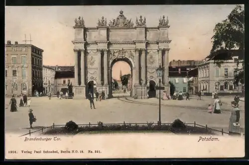 AK Potsdam, Brandenburger Tor mit Strassenpartie