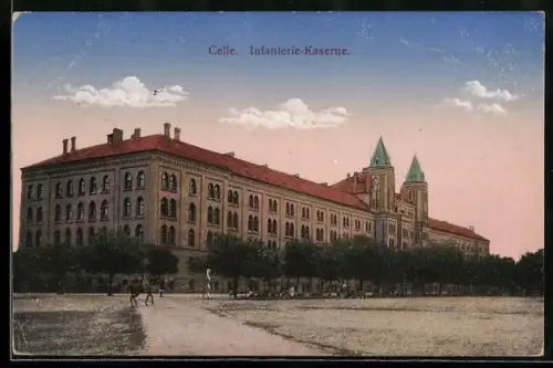 AK Celle, Infanterie-Kaserne vom Weg aus gesehen