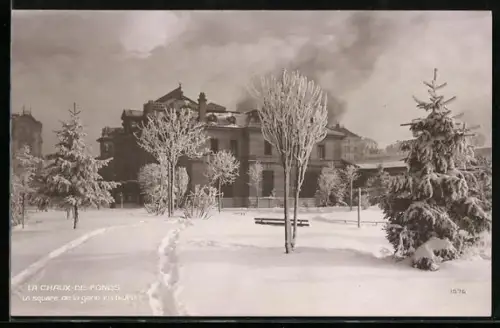 AK La Chaux-de-Fonds, Le square de la gare en hiver, Bahnhof
